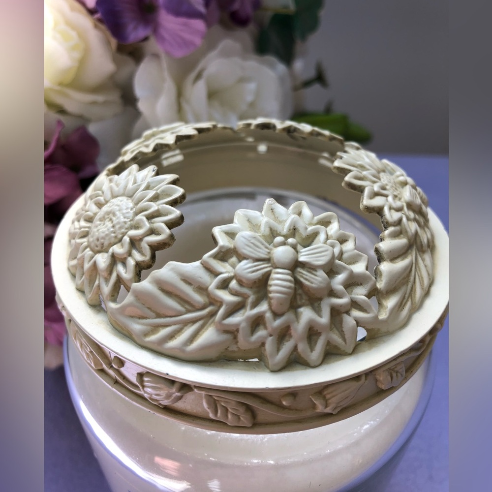 Yankee Candle Retired Bee Happy Illuma Lid Candle Jar Topper